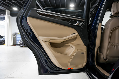 Used 2023 Porsche Macan S image 36