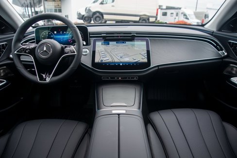 Used 2025 Mercedes-Benz E 350 4MATIC Sedan image 29