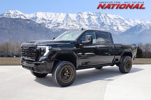 Used 2025 GMC Sierra 2500 AT4X image 1