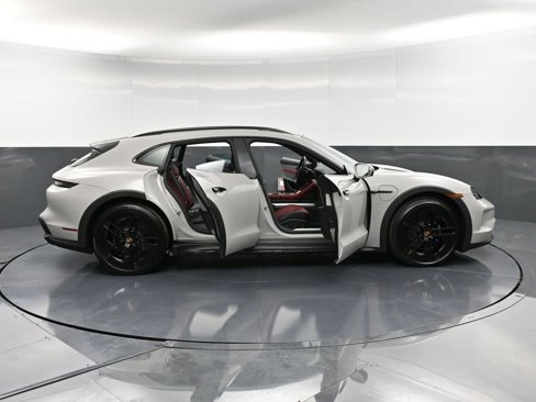 New 2025 Porsche Taycan 4S image 39