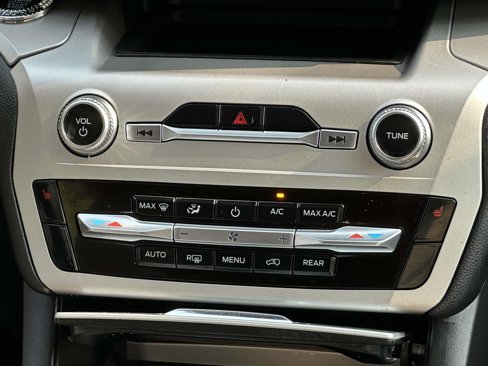 Used 2022 Ford Explorer XLT image 13