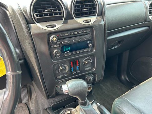Used 2005 GMC Envoy SLE image 12