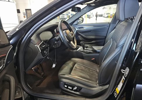 Used 2023 BMW M550i xDrive w/ Executive Package image 3