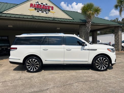Used 2022 Lincoln Navigator L Reserve image 3