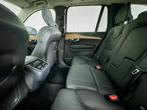 Used 2025 Volvo XC90 B6 Plus image 24