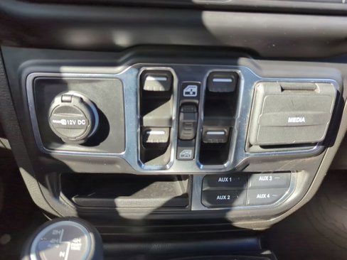Used 2022 Jeep Wrangler Unlimited Sahara w/ Cold Weather Group image 26