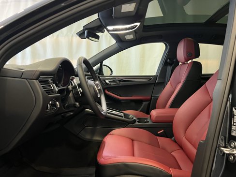 New 2026 Porsche Macan image 5