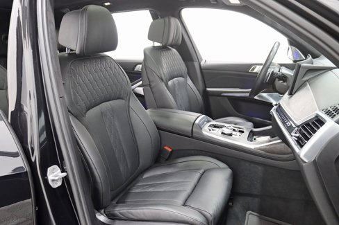 Used 2024 BMW X7 xDrive40i w/ Executive Package image 32