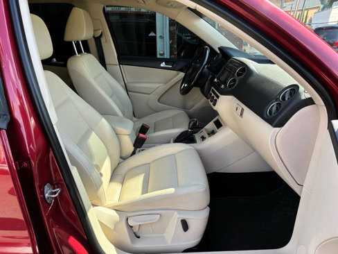 Used 2015 Volkswagen Tiguan SE image 13