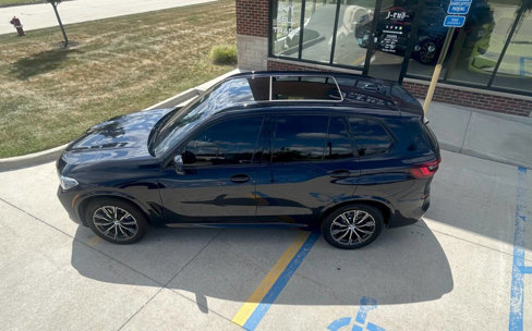 Used 2021 BMW X5 M50i w/ Executive Package image 11