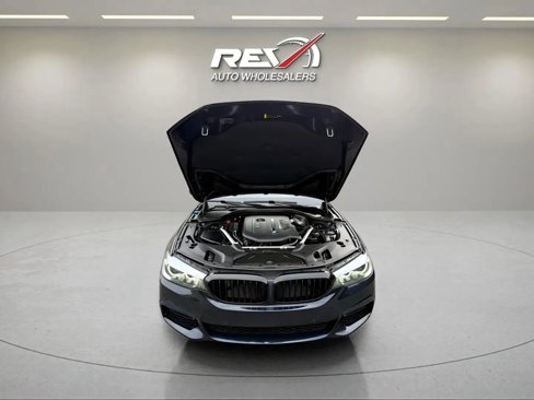 Used 2018 BMW 540i xDrive w/ M Sport Package image 9