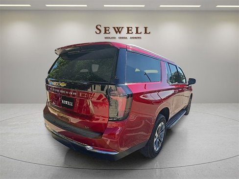 Used 2025 Chevrolet Suburban LT w/ Comfort Package image 3