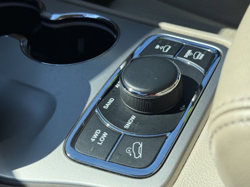 Used 2015 Jeep Grand Cherokee Overland w/ Advanced Technology Group image 30