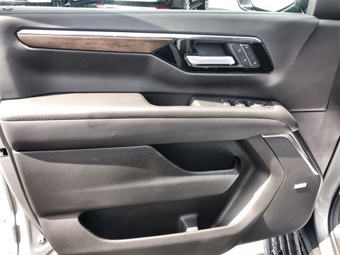 New 2026 Chevrolet Suburban High Country image 13