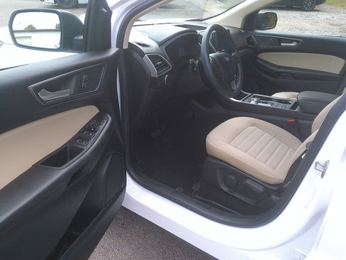 Used 2023 Ford Edge SE image 5