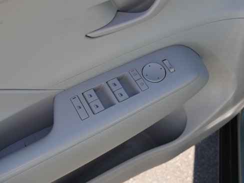 Certified 2025 Hyundai Kona SEL image 19