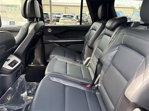 New 2025 Lincoln Navigator L Reserve w/ Jet Appearance Package image 18