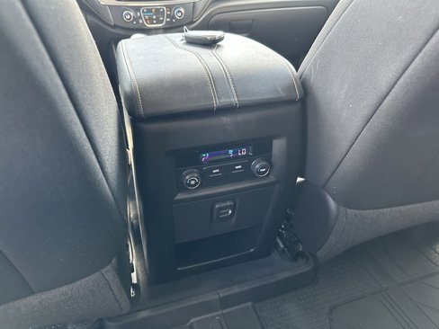 Used 2021 Chevrolet Traverse LT image 23