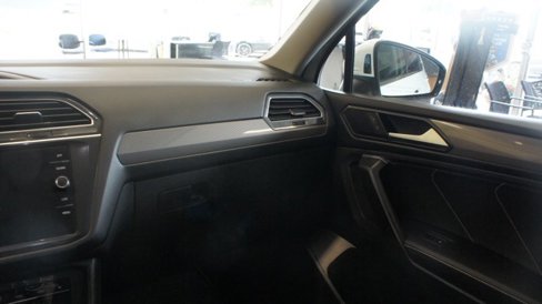 Used 2022 Volkswagen Tiguan SE image 13