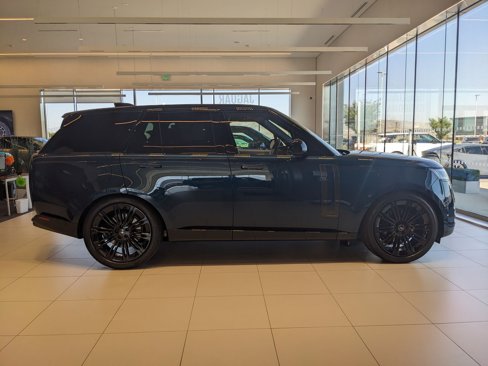 New 2025 Land Rover Range Rover Autobiography image 4