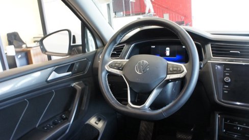 Used 2022 Volkswagen Tiguan SE image 11