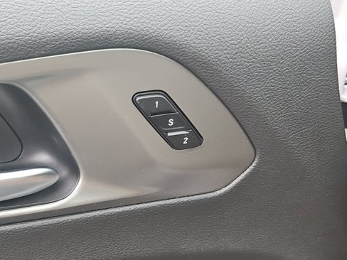 New 2025 Chrysler Pacifica Select w/ Uconnect Theater Family Group image 17