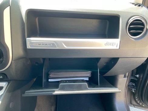 Used 2017 Jeep Compass Latitude image 27