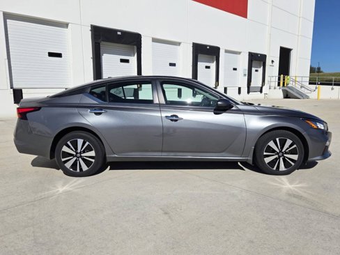 Used 2022 Nissan Altima 2.5 SV image 4