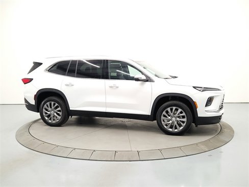 Used 2025 Buick Enclave Preferred image 9