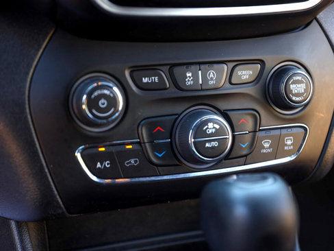 Used 2020 Jeep Cherokee Limited image 43