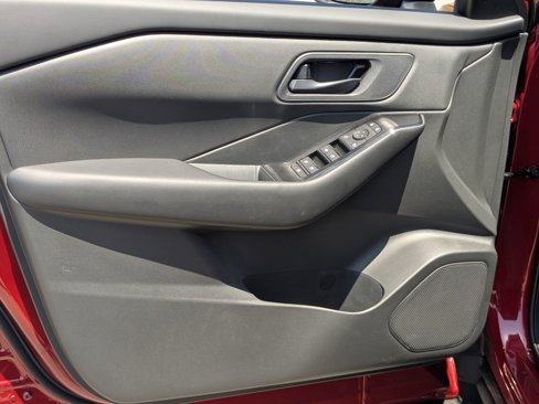 New 2025 Nissan Rogue S image 9