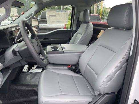 New 2025 Ford F550 4x4 Regular Cab Super Duty image 8
