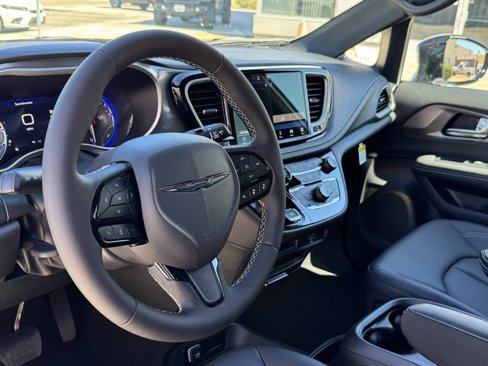 New 2026 Chrysler Pacifica Select w/ S Appearance Package image 17