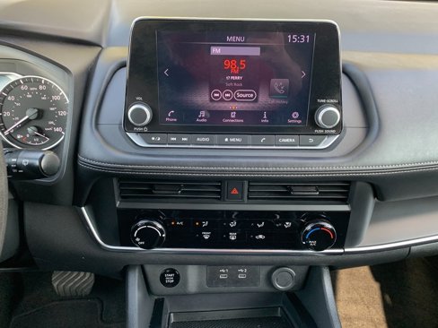 Used 2024 Nissan Rogue S image 15
