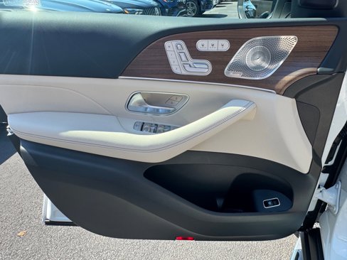 New 2026 Mercedes-Benz GLS 580 4MATIC image 5