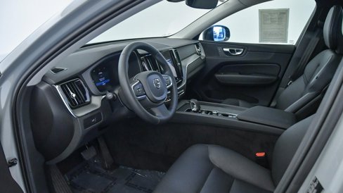 Certified 2025 Volvo XC60 B5 Core w/ Protection Package Premier image 17