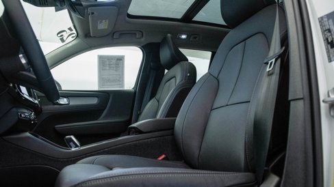 Certified 2025 Volvo XC40 B5 Plus w/ Climate Package image 19