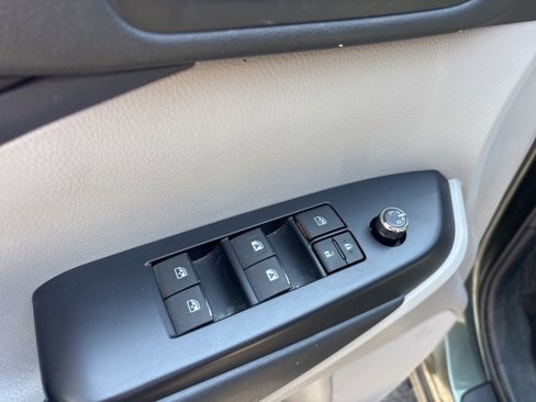 Used 2019 Toyota Highlander XLE image 14