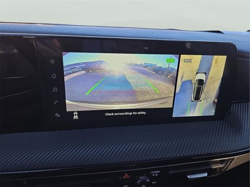 Used 2025 Nissan Kicks SR image 12