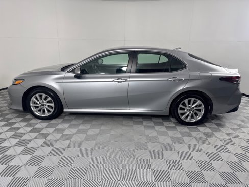 Used 2022 Toyota Camry LE image 8