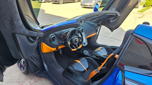 Used 2019 McLaren 570S Spider image 24