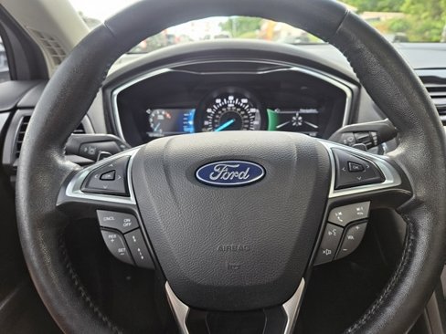 Used 2020 Ford Fusion Titanium image 21