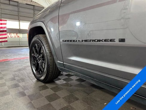 Used 2024 Jeep Grand Cherokee L Laredo image 7