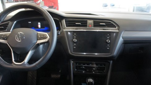 Used 2022 Volkswagen Tiguan SE image 12