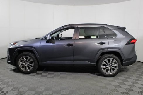 Used 2021 Toyota RAV4 XLE Premium image 4