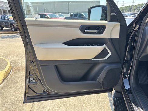 New 2026 Nissan Armada Platinum image 11