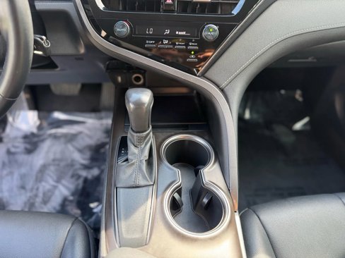 Used 2021 Toyota Camry SE image 19