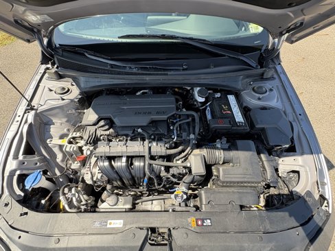 Used 2024 Hyundai Elantra Limited image 17