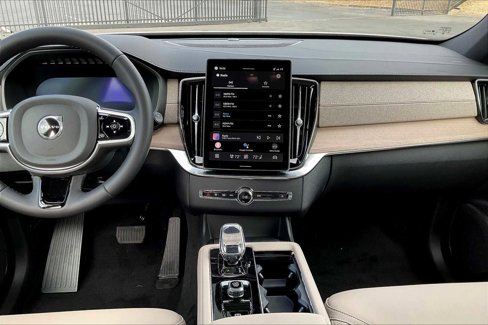 New 2026 Volvo XC90 B6 Plus w/ Protection Package Premier image 9