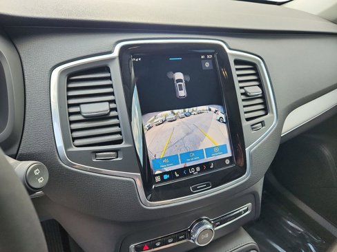 Certified 2025 Volvo XC90 B5 Core image 17